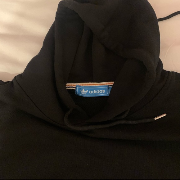 Adidas short sleeve hoodie sweater - Picture 4 of 4